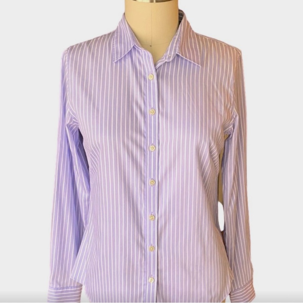 Banana Republic/Trim Fit Ladies Button Down Shirt / Lilac / No Iron & Gorgeous